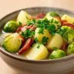 cremiger Rosenkohl-Eintopf mit Kartoffeln - featured image